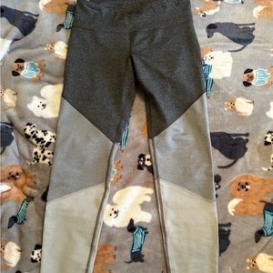 Women’s Old Navy Active Go-Dry gray leggings size M
